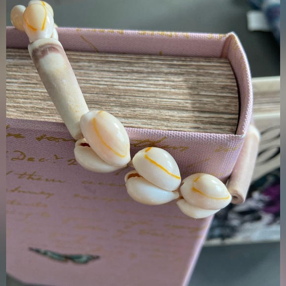 Seashell Necklace 🐚🐚 - Picture 2 of 8